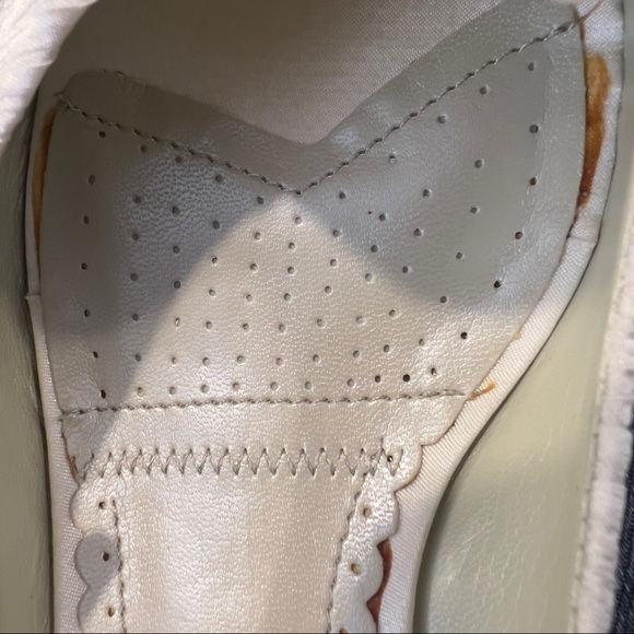 🆕 NWT J.Renee "Accent" White Satin Rosette Low Heel Shoe - Picture 10 of 12